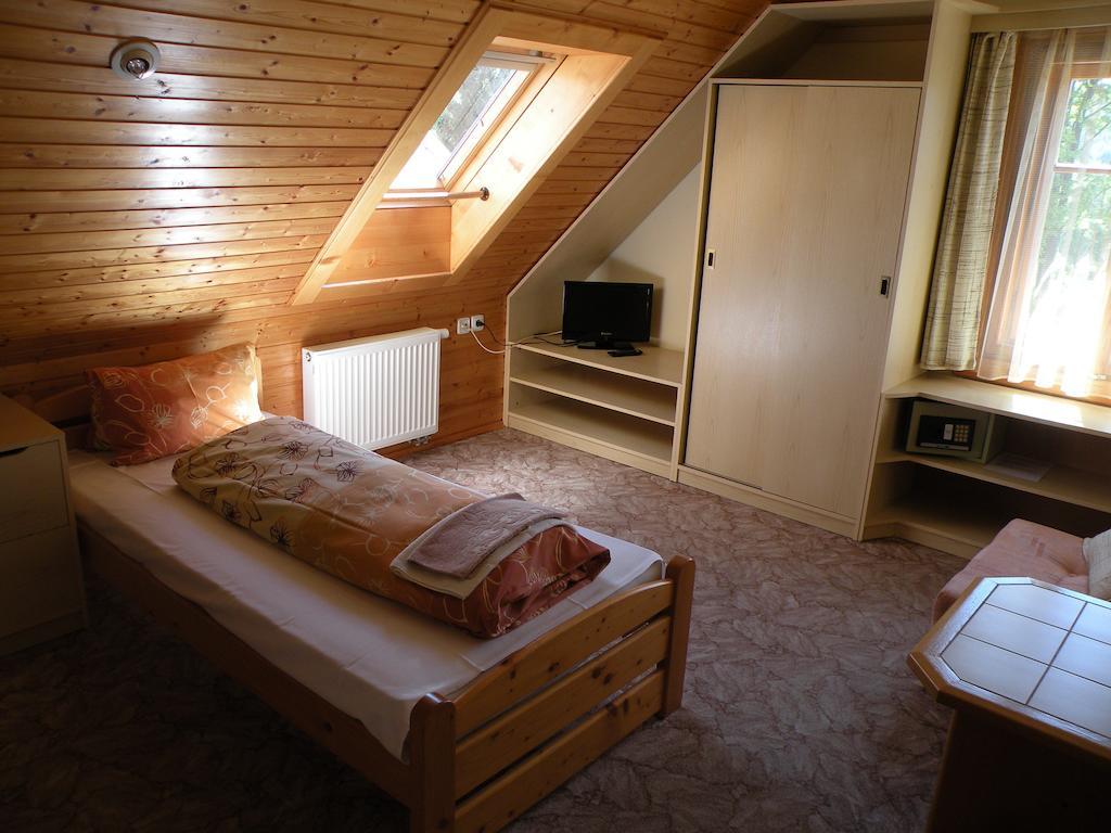 Hotel Lesni Dum Janske Lazne Room photo